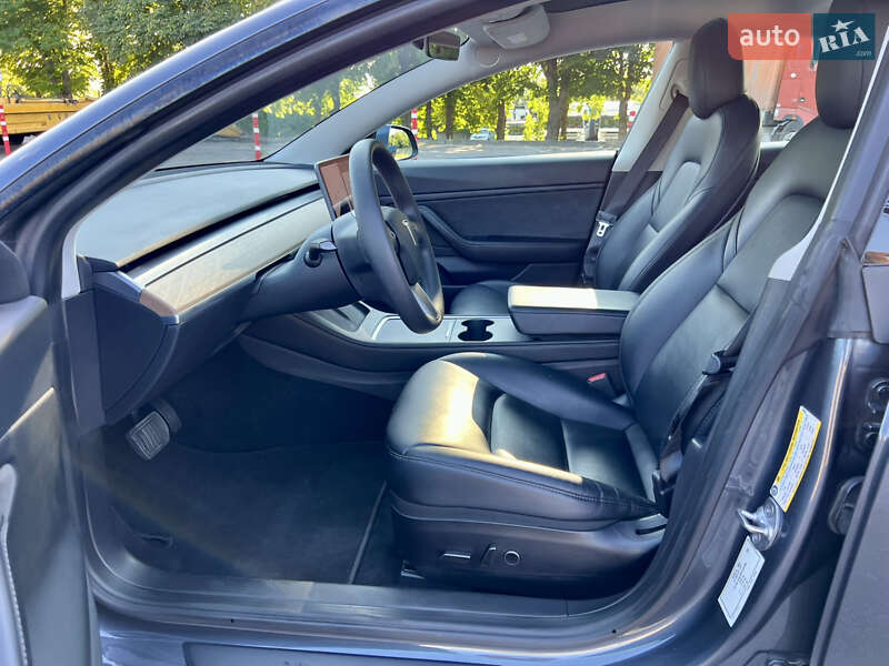 Седан Tesla Model 3 2021 в Рівному
