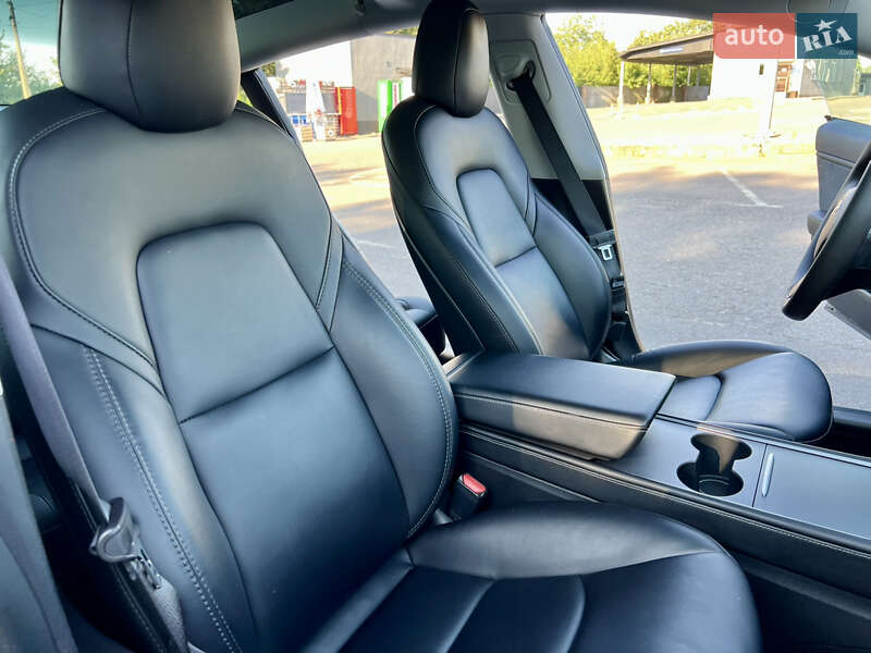 Седан Tesla Model 3 2021 в Рівному