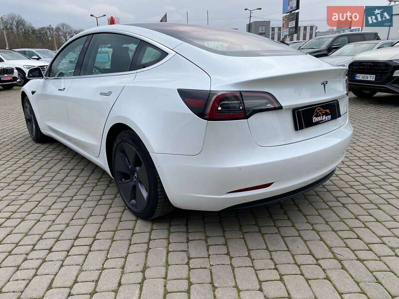 Седан Tesla Model 3 2019 в Львове