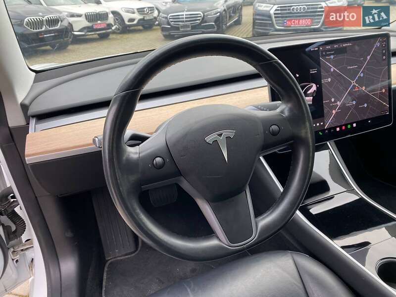 Седан Tesla Model 3 2019 в Львове