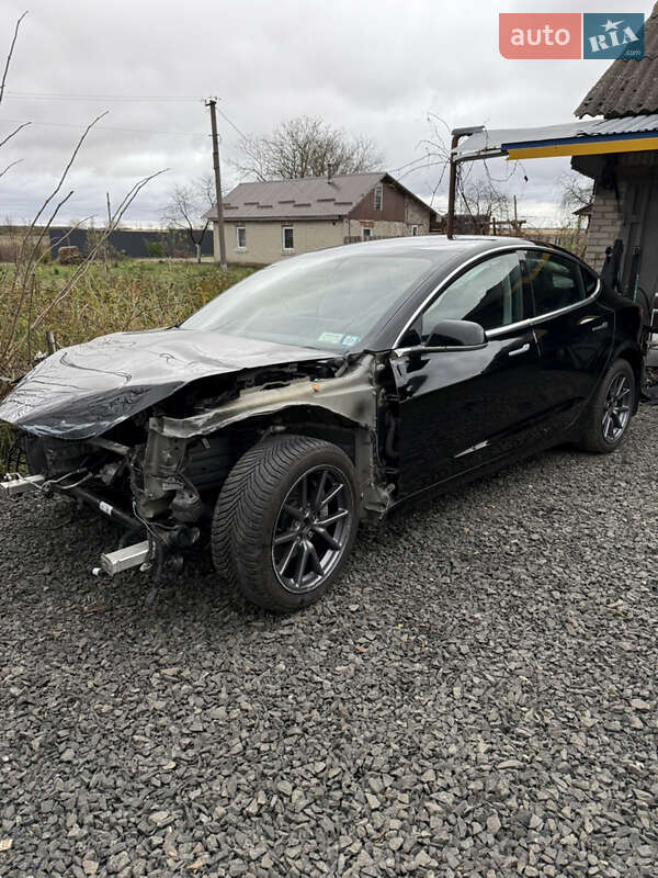 Седан Tesla Model 3 2020 в Луцьку
