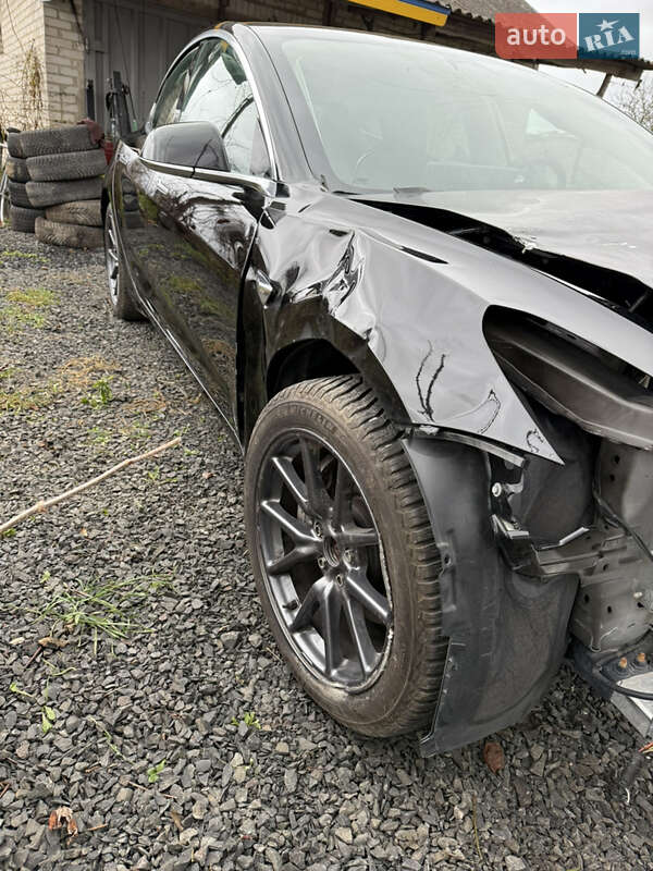 Седан Tesla Model 3 2020 в Луцьку