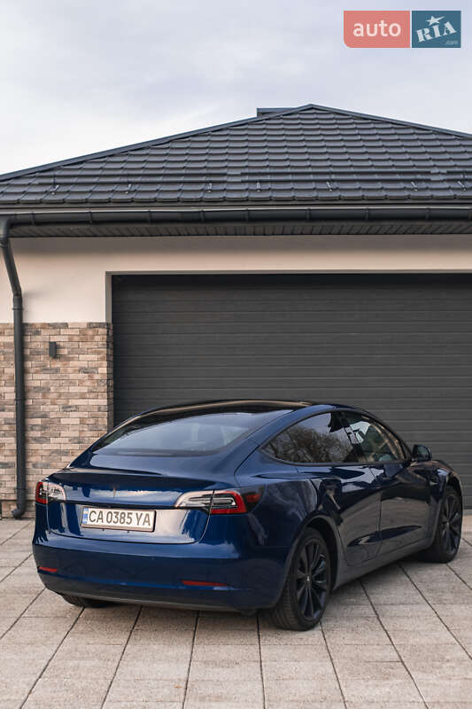 Седан Tesla Model 3 2021 в Черкасах