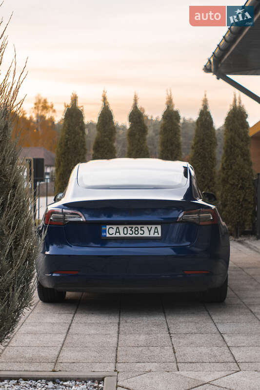 Седан Tesla Model 3 2021 в Черкасах