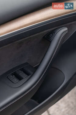 Седан Tesla Model 3 2021 в Черкассах