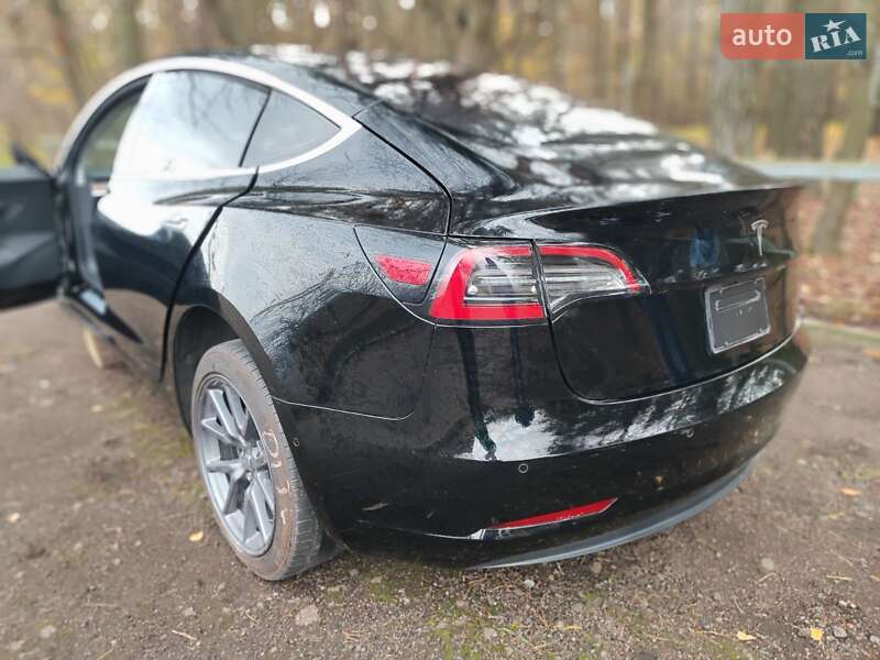 Седан Tesla Model 3 2018 в Києві