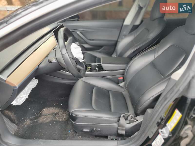 Седан Tesla Model 3 2018 в Києві