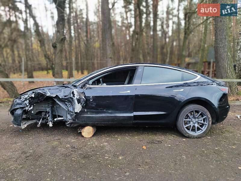 Седан Tesla Model 3 2018 в Києві