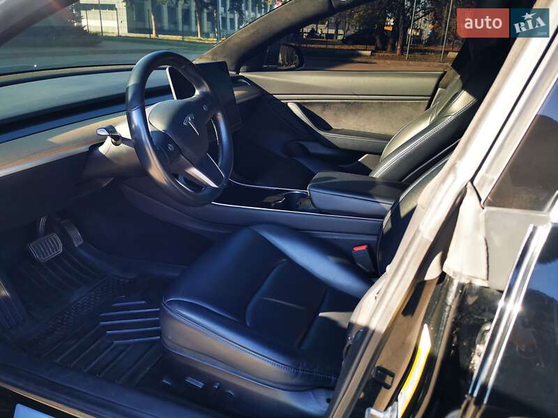 Седан Tesla Model 3 2019 в Запоріжжі