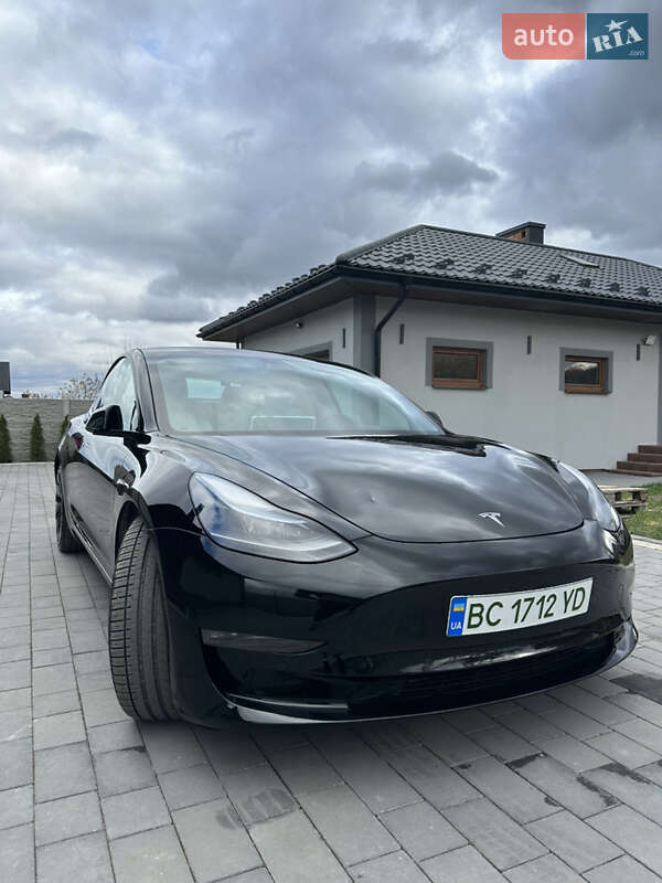 Седан Tesla Model 3 2021 в Львове