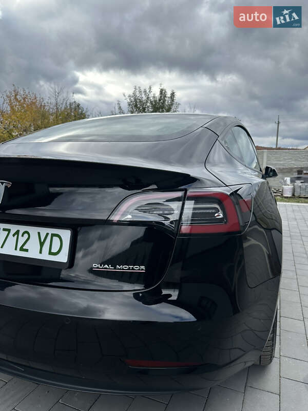 Седан Tesla Model 3 2021 в Львове