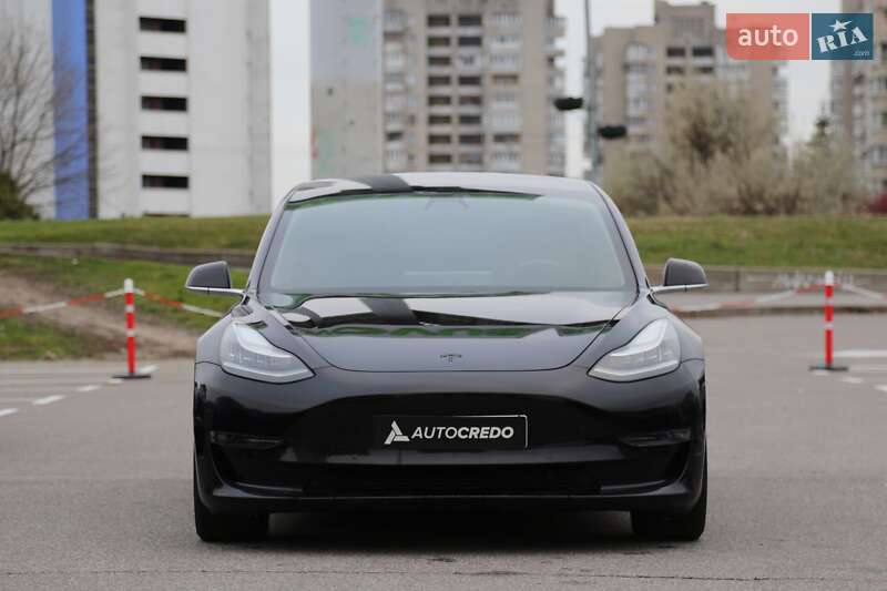 Седан Tesla Model 3 2019 в Киеве
