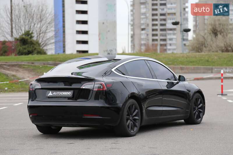 Седан Tesla Model 3 2019 в Киеве