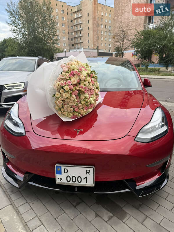 Седан Tesla Model 3 2020 в Рівному