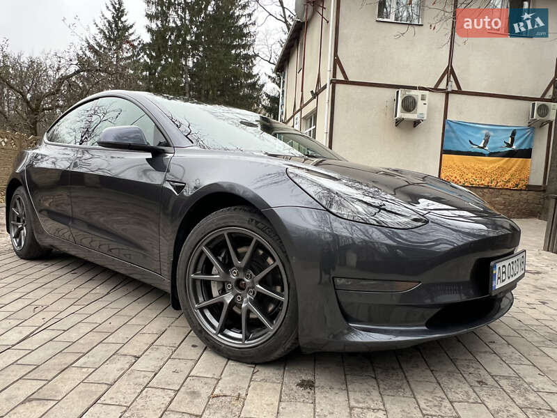Седан Tesla Model 3 2021 в Киеве