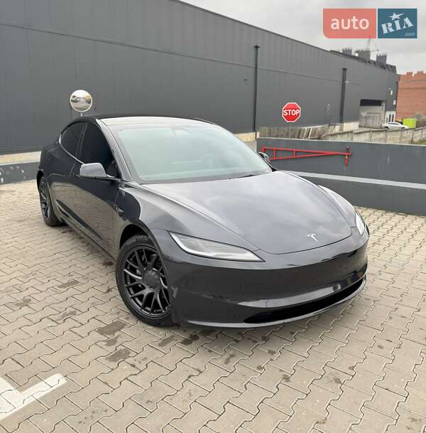 Седан Tesla Model 3 2025 в Києві