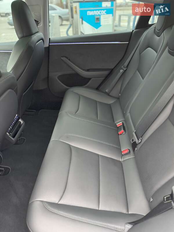 Седан Tesla Model 3 2025 в Києві