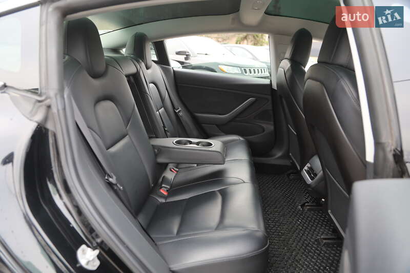 Седан Tesla Model 3 2019 в Харкові