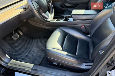 Седан Tesla Model 3 2019 в Нововолынске