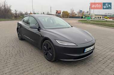 Седан Tesla Model 3 2024 в Броварах