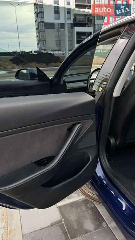 Седан Tesla Model 3 2018 в Києві