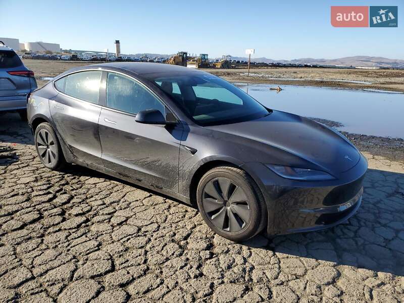 Седан Tesla Model 3 2025 в Львові