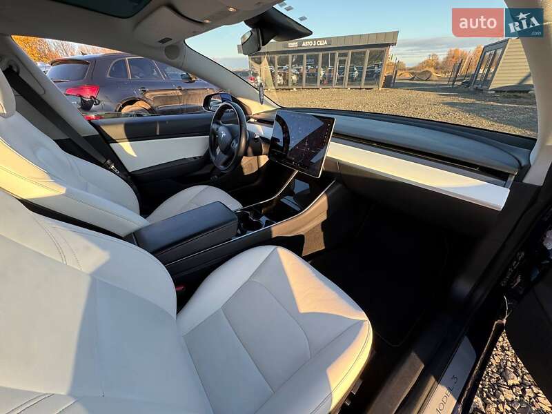 Седан Tesla Model 3 2018 в Луцьку