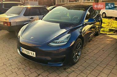 Седан Tesla Model 3 2019 в Львові