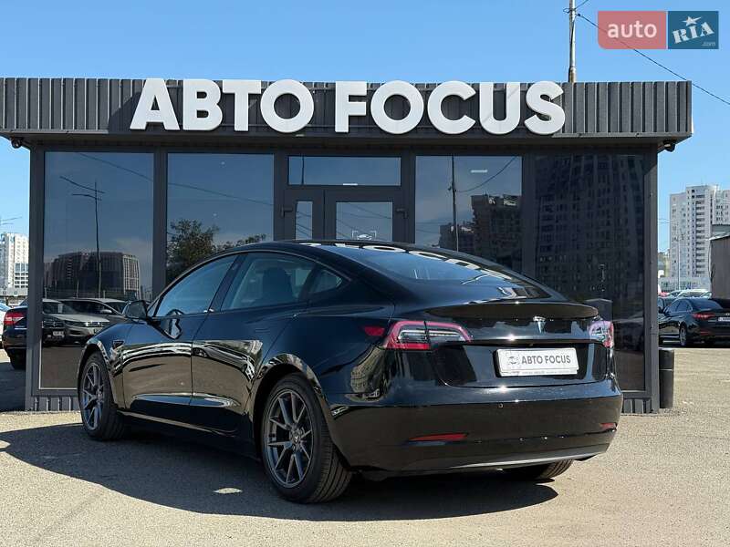 Седан Tesla Model 3 2020 в Києві