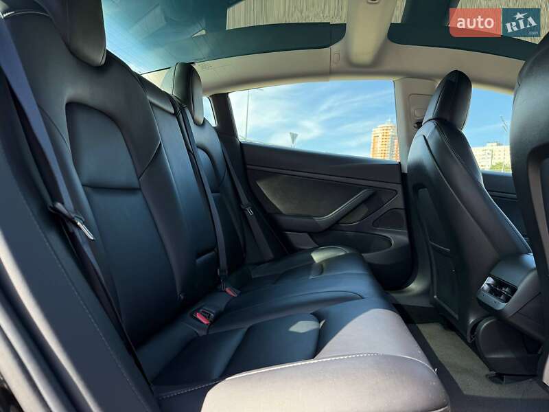 Седан Tesla Model 3 2020 в Києві