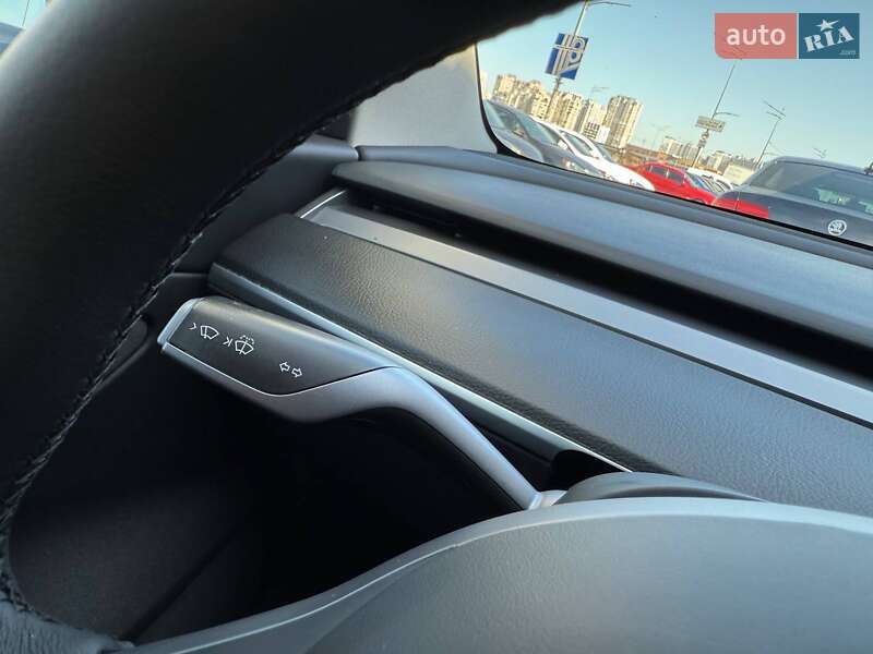 Седан Tesla Model 3 2020 в Києві