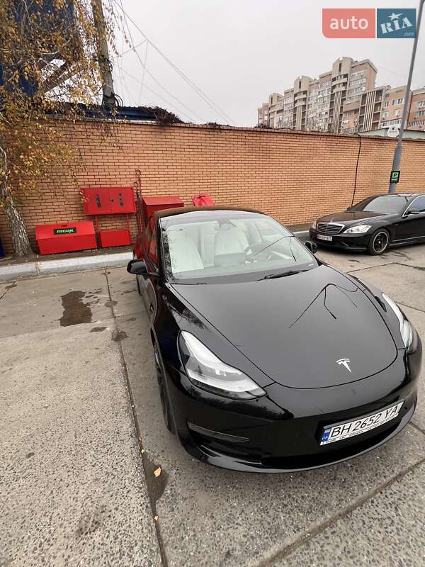 Седан Tesla Model 3 2023 в Одесі