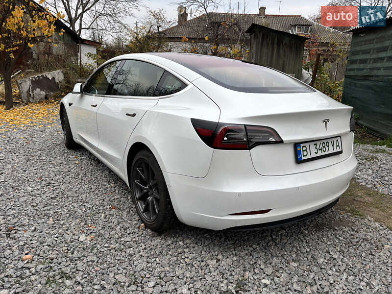Седан Tesla Model 3 2019 в Полтаві