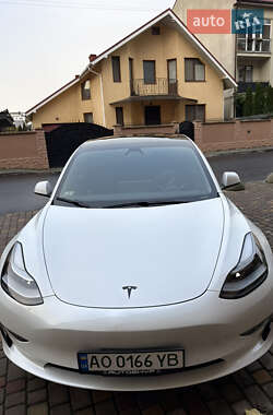 Седан Tesla Model 3 2021 в Ужгороді