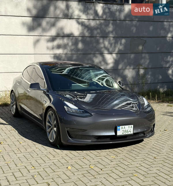 Седан Tesla Model 3 2018 в Киеве