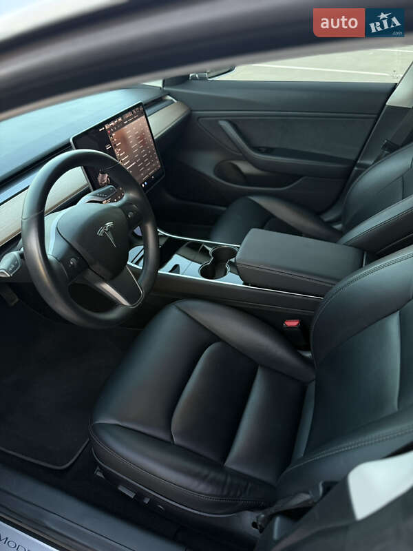 Седан Tesla Model 3 2018 в Киеве