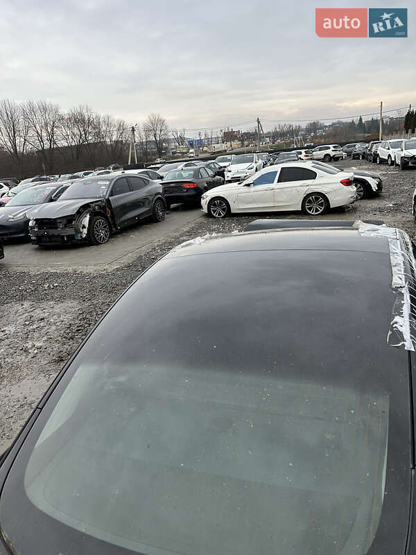 Седан Tesla Model 3 2019 в Львові