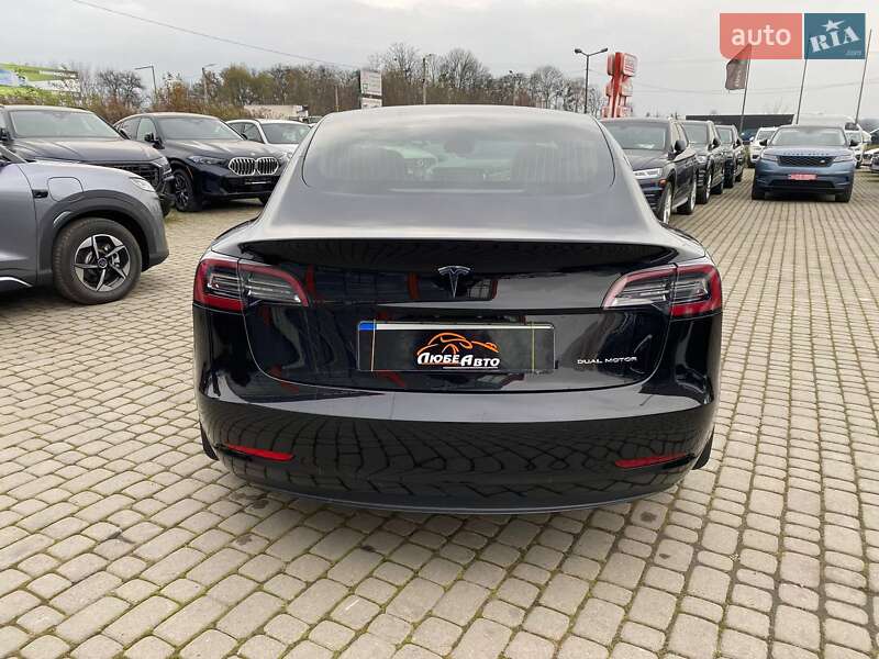 Седан Tesla Model 3 2018 в Львові