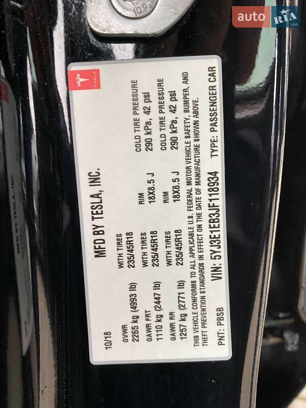 Седан Tesla Model 3 2018 в Львові