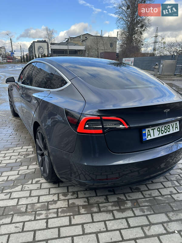 Седан Tesla Model 3 2020 в Івано-Франківську