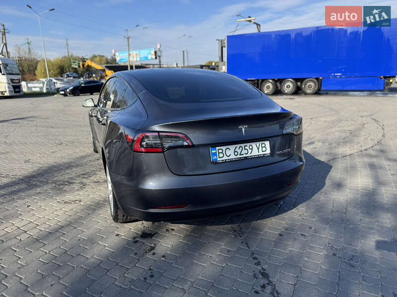 Седан Tesla Model 3 2021 в Львові