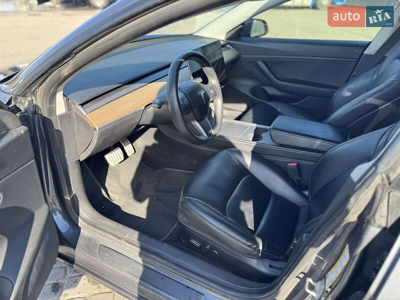 Седан Tesla Model 3 2021 в Львові