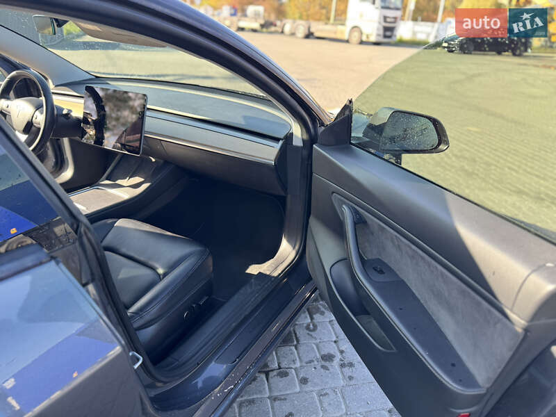 Седан Tesla Model 3 2021 в Львові
