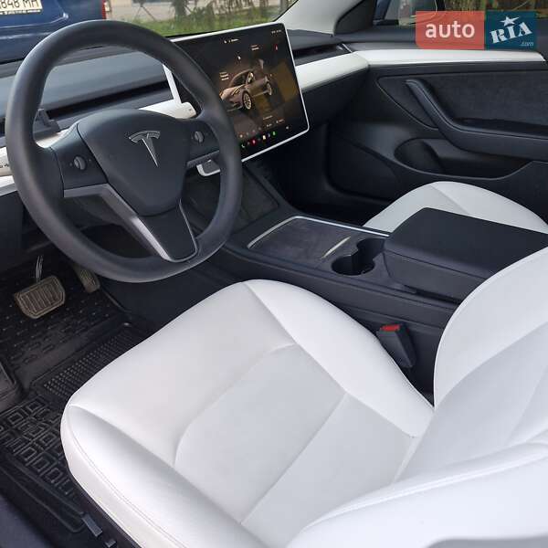 Седан Tesla Model 3 2022 в Кривому Розі