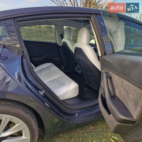 Седан Tesla Model 3 2022 в Кривому Розі