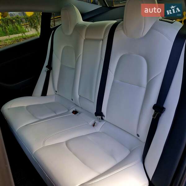 Седан Tesla Model 3 2022 в Кривому Розі