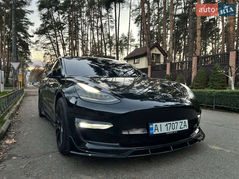 Седан Tesla Model 3 2018 в Ірпені