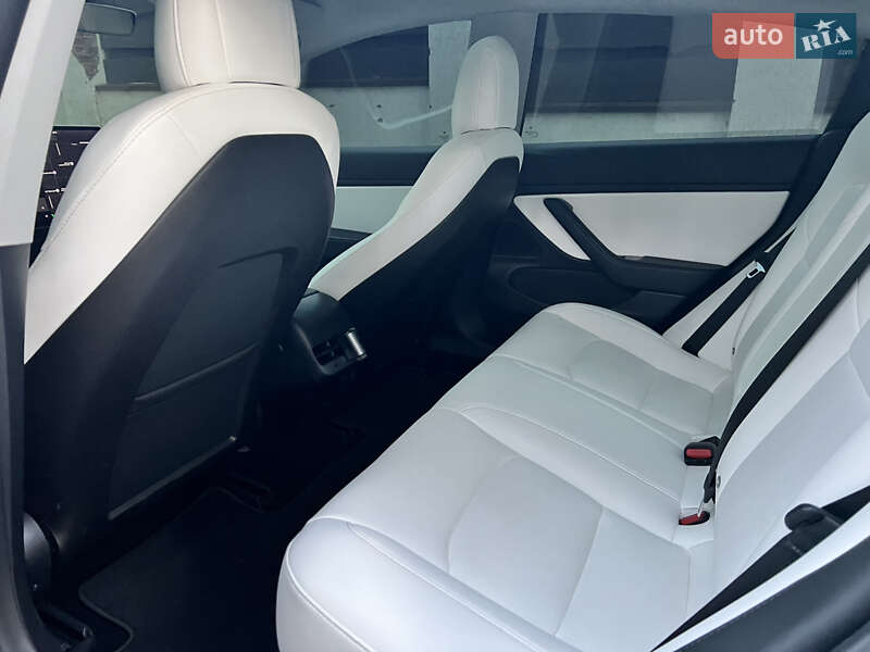 Седан Tesla Model 3 2018 в Ірпені