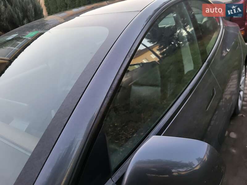 Седан Tesla Model 3 2020 в Львове