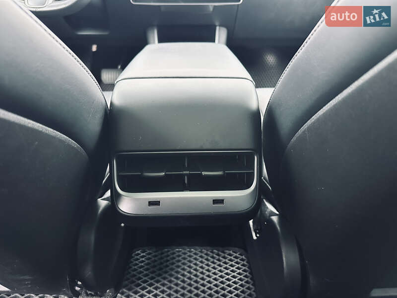 Седан Tesla Model 3 2019 в Києві